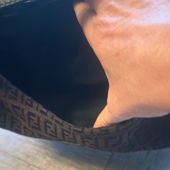 Fendi Brown Shoulder Bag with Elegant Design - Picture 8 of 9